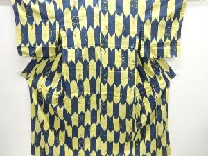 綿紅梅　矢羽根絣にキャラクター模様浴衣